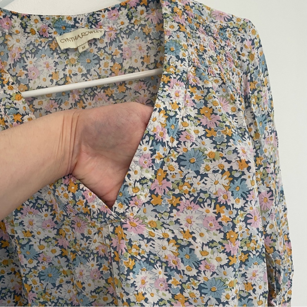 CYNTHIA ROWLEY Blue White Pink Multi Floral V-Neck 3/4 Sleeve Boho Summer Blouse - Picture 6 of 14